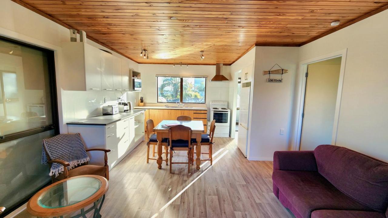 The Sunrise Bach - One Tree Point Holiday Home 外观 照片